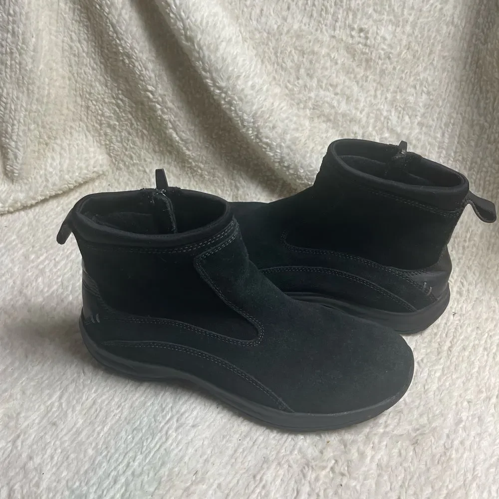Lands End Black Suede Ankle Boots with side zipper SZ10B